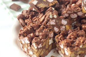 No-bake Raisin Biscuit Cake
